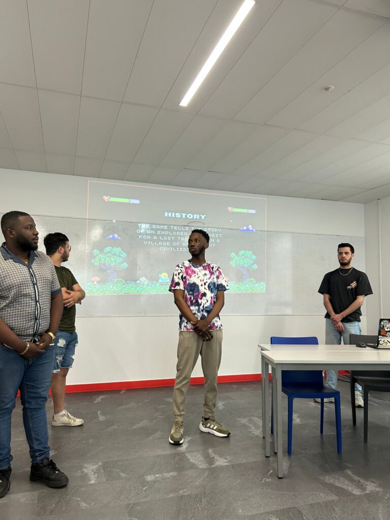 Soutenance oral d'un groupe d'étudiants présentant leur jeu vidéo